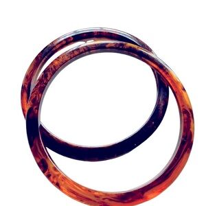 Pair of tortoise colored vintage Bakelite bangle bracelets. EC